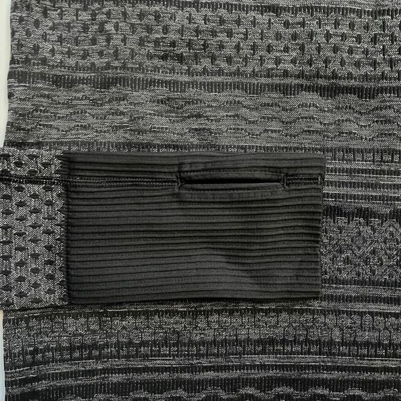 Lululemon Rest Less Long Sleeve
Pullover 2 Gray Womens Shirt Tech Top Thumbholes - Picture 10 of 11